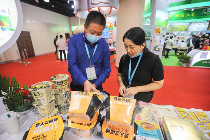 助力豫沪农业深入合作,白象食品携多款明星产品亮相上海 助力豫沪农业深入合作,白象食品携多款明星产品亮相上海